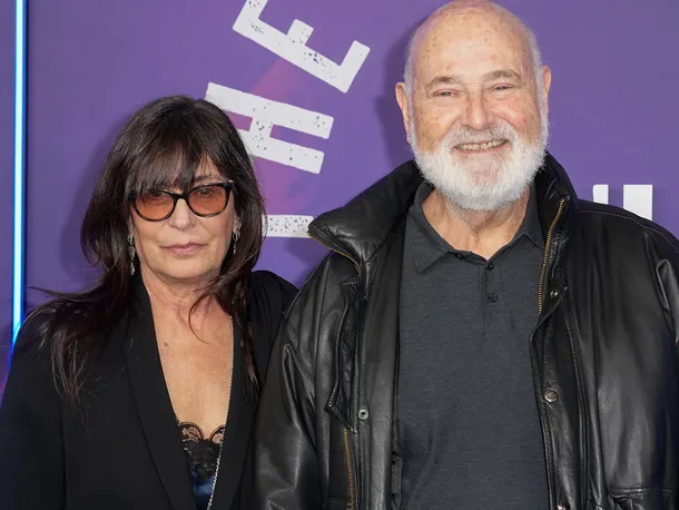 What police found inside Nick Reiner’s hotel room after the Rob & Michele murders will haunt you… 💔Check the first comment 👇