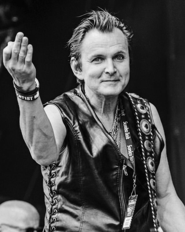 The Legend Who Lit the Stage Now Falls into Silence