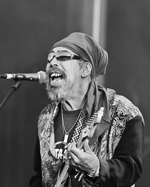 A legend who lit the stage now fades