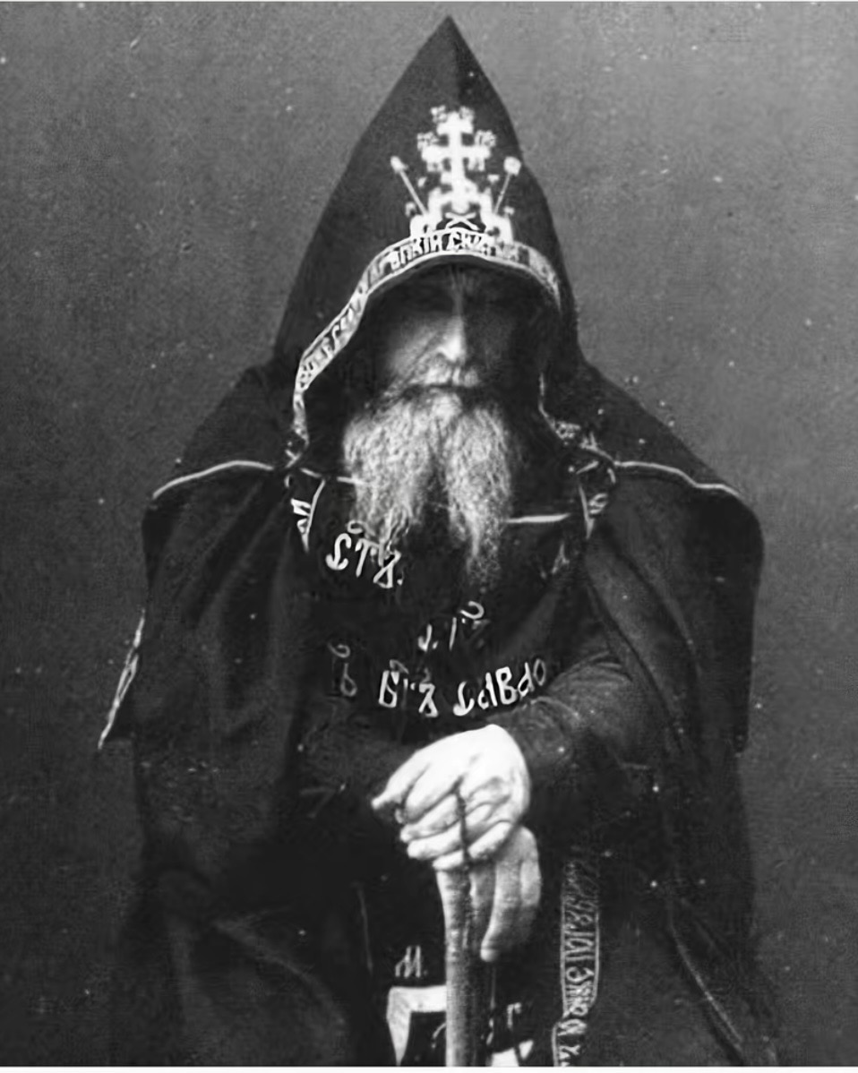 “Man Who Lived 82 Years Without Ever Seeing a Woman – The Shocking Reason Will Astonish You”