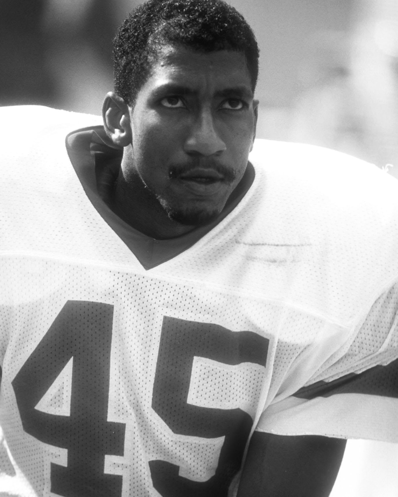 The Internet in Tears as an NFL Legend Passes Away — Heartbreaking Details Emerge