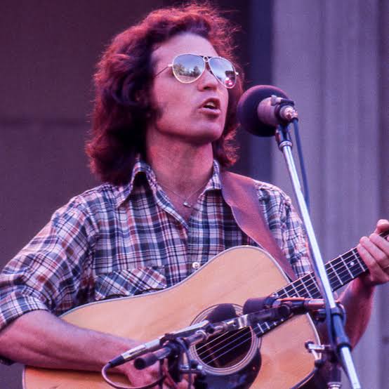 Legendary Voice of Protest Falls Silent: Iconic 1960s Singer Dies at 84