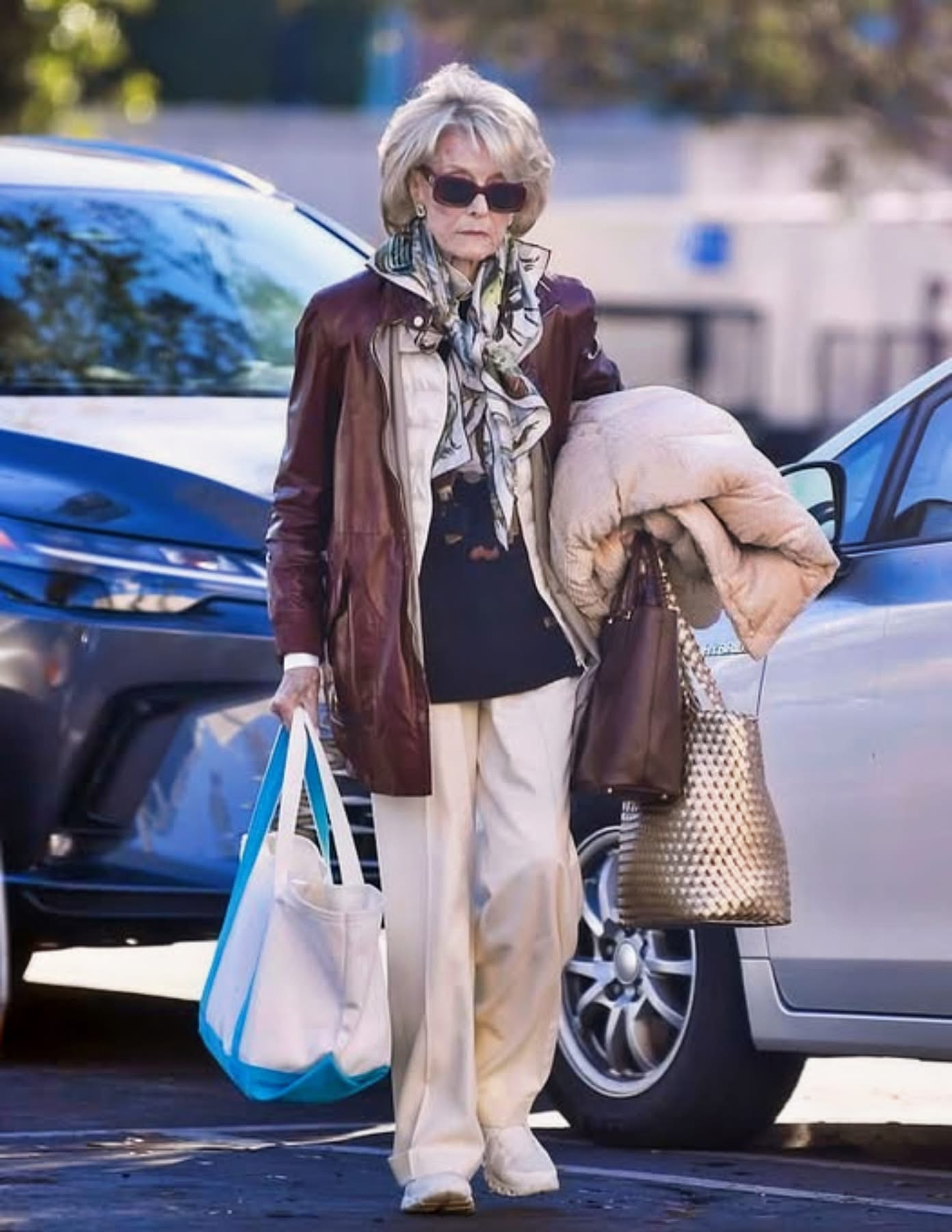 Who Is She?: Hollywood Legend Stuns Fans at 92 with a Rare, Glamorous Outing!