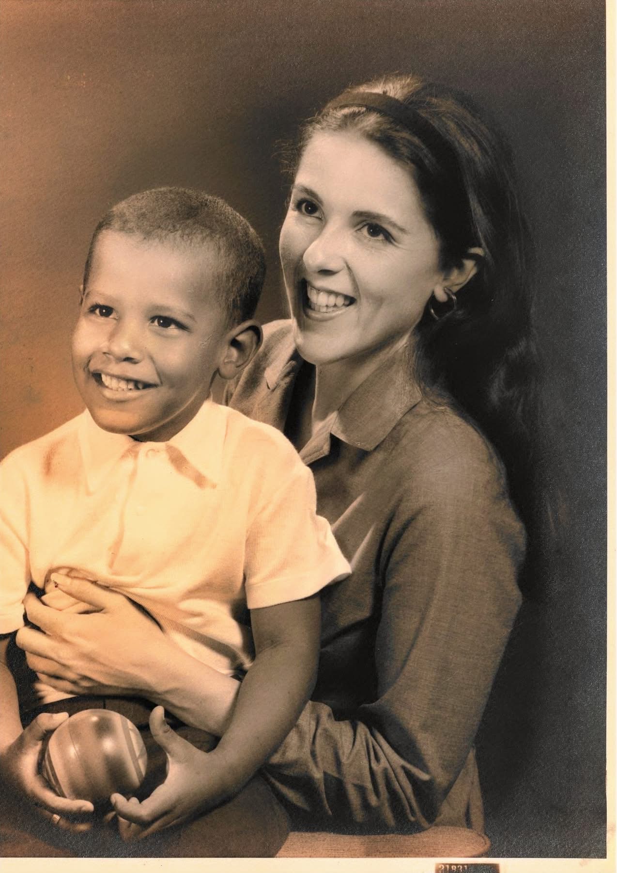 At 20, She Was a Divorced Single Mom Then She Raised a Son Who Became President!: Who Are They?