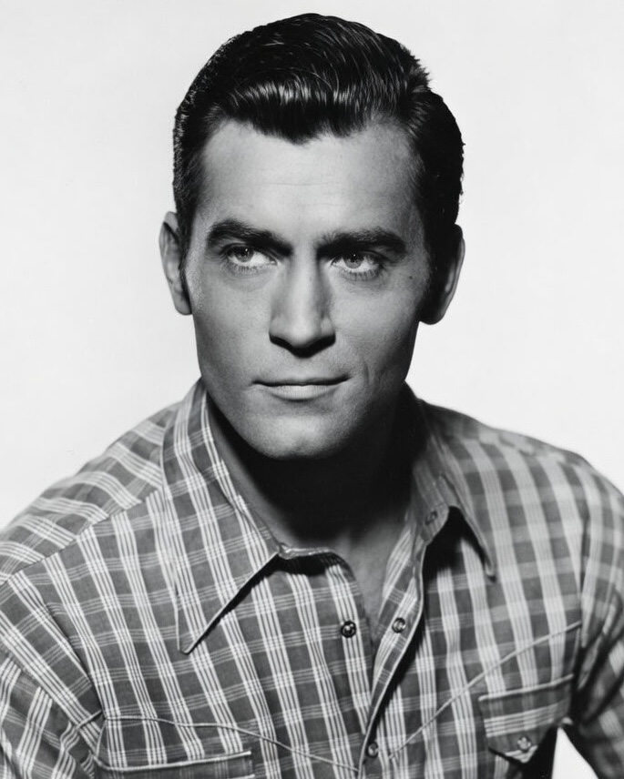 The Gentle Giant of Hollywood Who Survived the Impossible – The Story You Didn’t Know!”