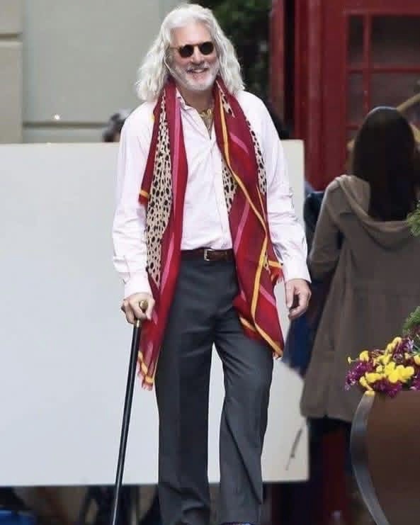 Rare Paparazzi Sighting!: 80s and 90s Heartthrob Looks Unrecognizable in Public!