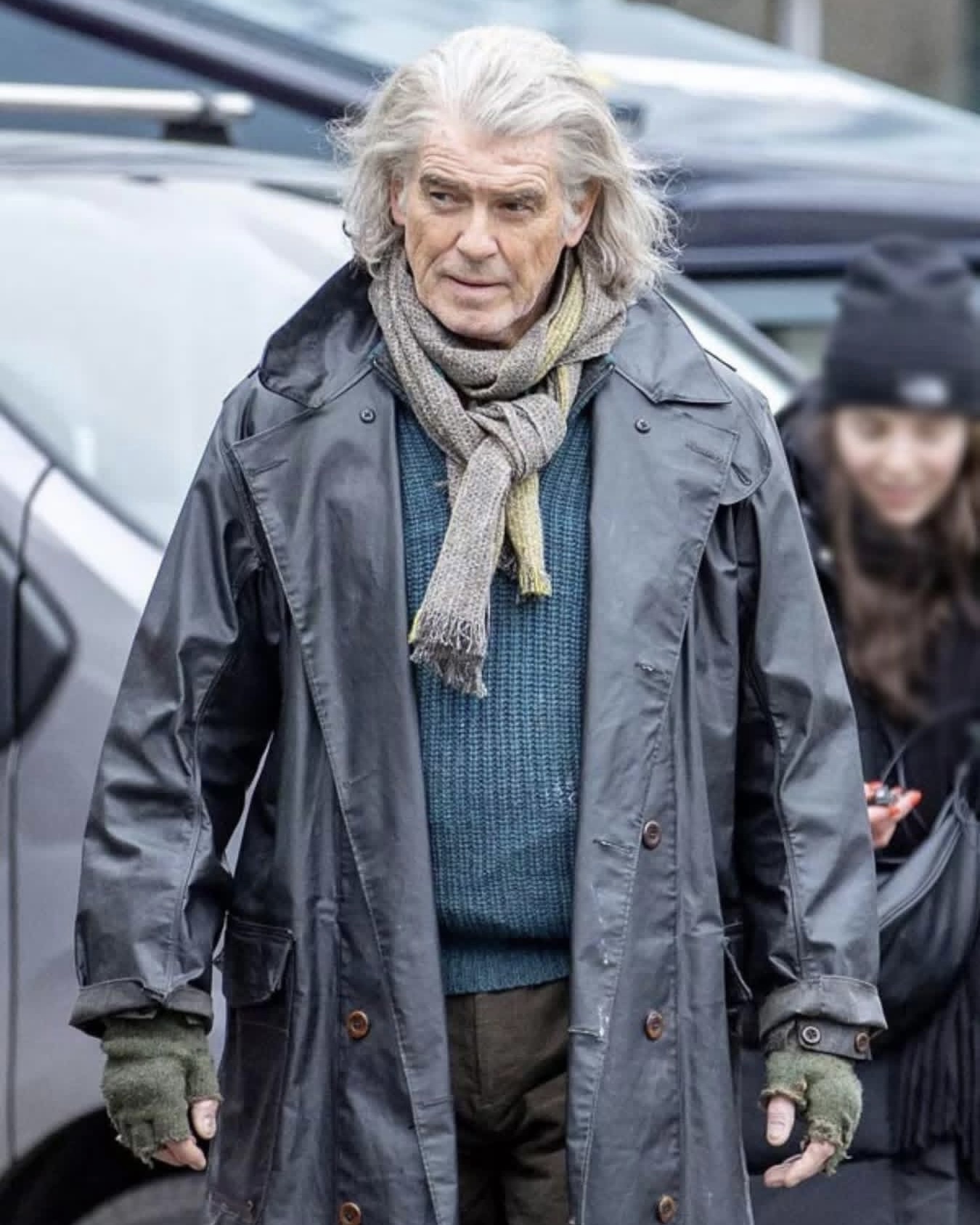 Unrecognizable at First Glance!: Legendary Leading Man Spotted in Rare Paparazzi Moment!