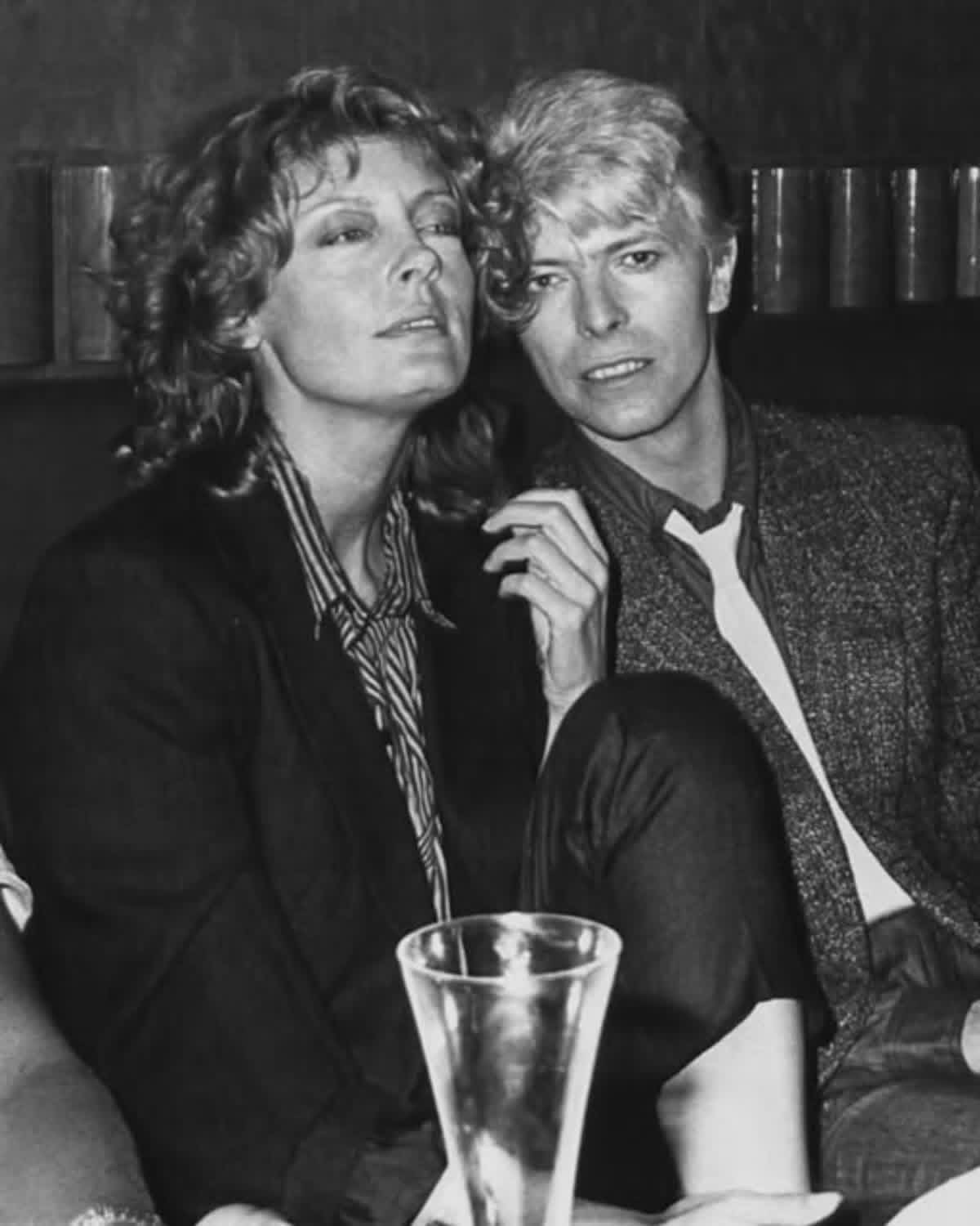 Two Future Legends Captured in a Rare Black-and-White Moment: Can You Recognize Them?