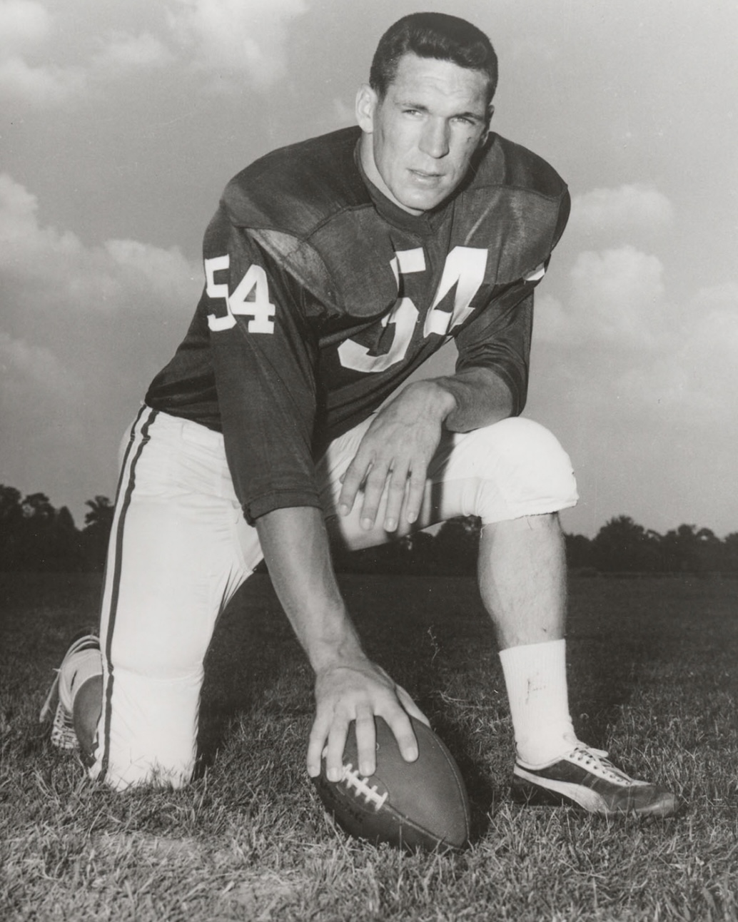 NFL Icon Dies at 84 After Legendary Career with Cowboys