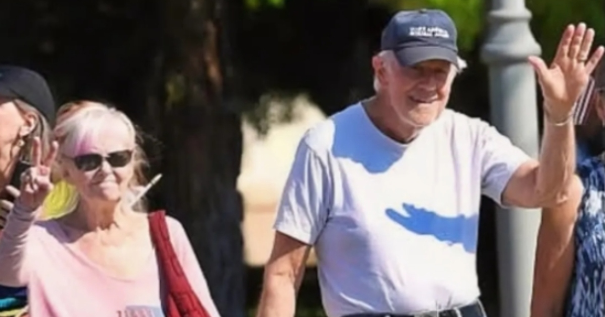 Recognize This Legendary TV Duo?: From Classic Screen Chemistry to Timeless Nostalgia โ Who They Are!
