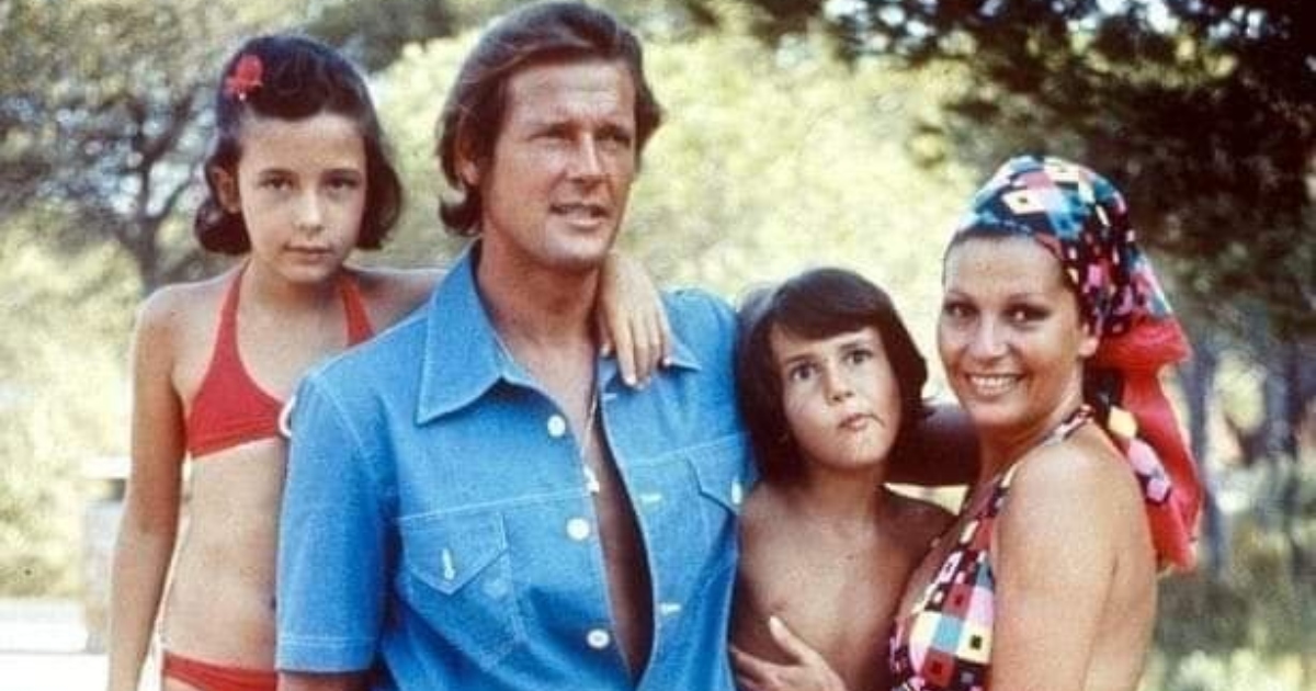 Rare Vintage Family Photo of a Hollywood Legend Has Fans Talking!: Who Are They?