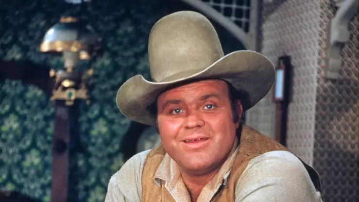 The Gentle Giant Who Went From War Hero to TV Legend โ But Died Too Soon