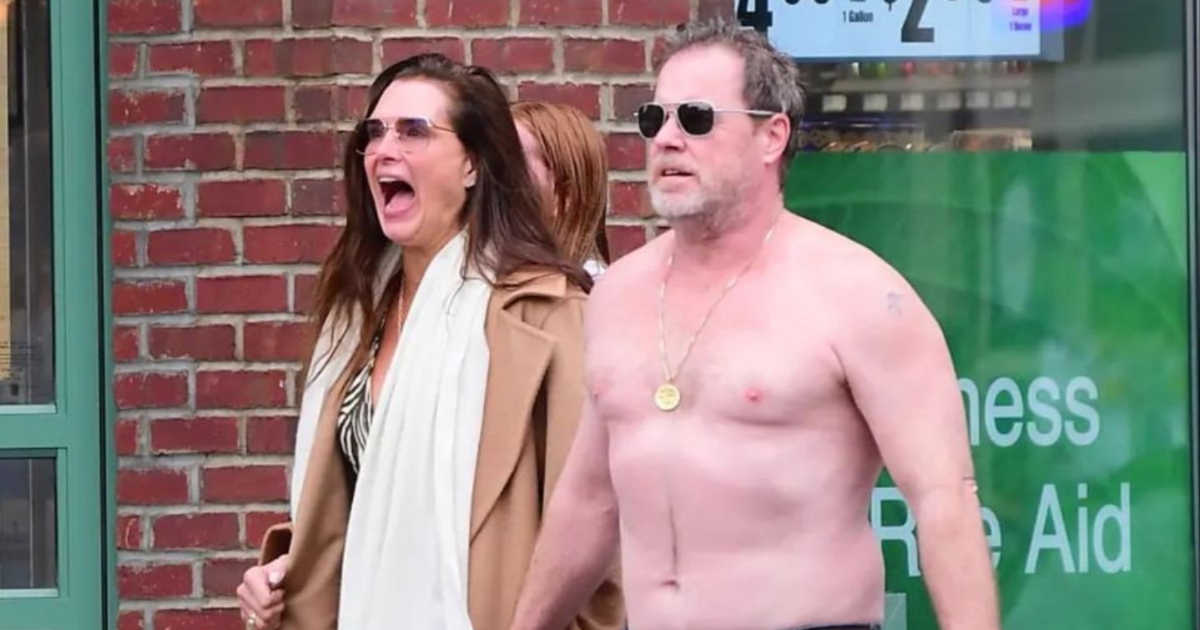 Iconic Actress Spotted with Her Husband in Candid Outing!: Who Are ?