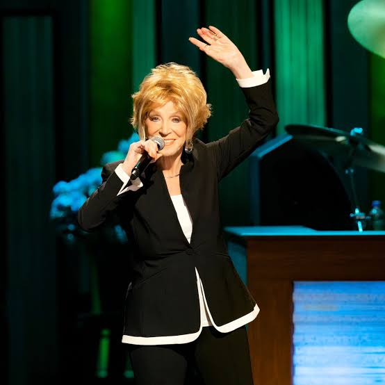 โThe Voice That Helped Define Country Music Has Passed Away โ