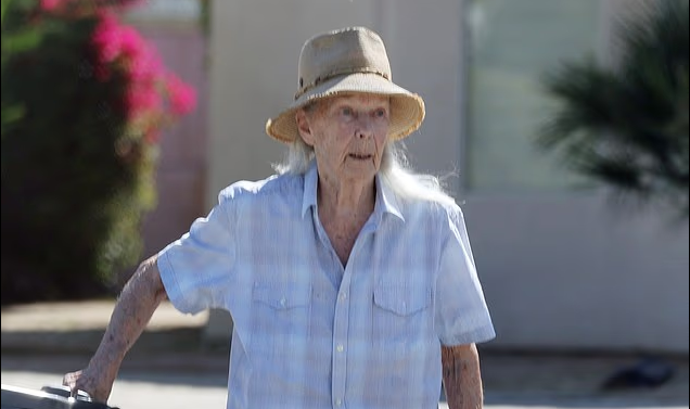 Hollywood icon who starred in Psycho after Hitchcock dubbed her โmy new Grace Kellyโ looks incredible at 95