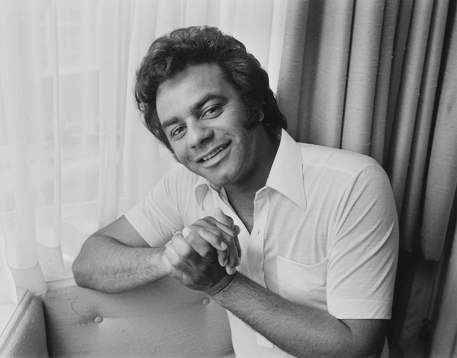 The Voice That Defined Generations: Steps Away from the Spotlight