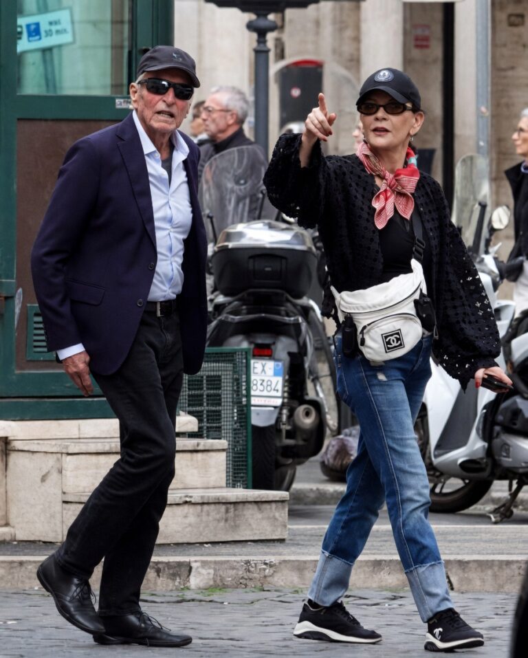 Hidden Detail Spotted in Rare Paparazzi Moment Leaves Fans Talking About Their Timeless Bond