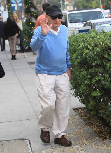 HE LOOKS SO DIFFERENT IN 2026! Hollywood’s King of Comedy Leaves Fans Speechless After Being Spotted Crossing The Street!