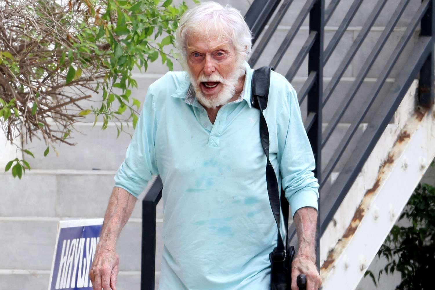 At 100 Years Old, Heโs Still Smiling: The Secret Behind a Hollywood Legendโs Remarkable Life