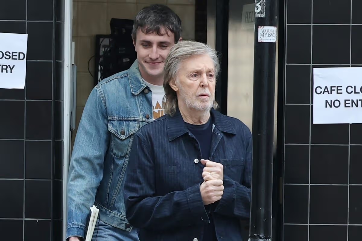 A Music Legend Turns Another Year Older โ And Fans Were Thrilled To Spot Him Out And About
